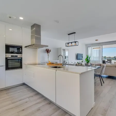 Apartment Newly Built 3 Bed Modern Townhome W Pool, Sea View *