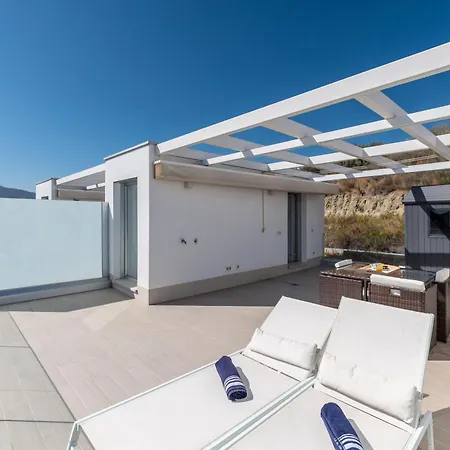 Newly Built 3 Bed Modern Townhome W Pool, Sea View Apartment