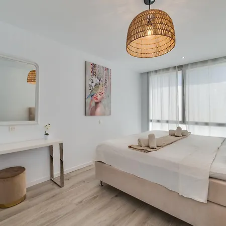 Newly Built 3 Bed Modern Townhome W Pool, Sea View