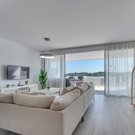 Newly Built 3 Bed Modern Townhome W Pool, Sea View Apartment
