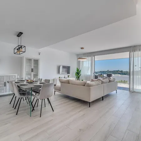 Newly Built 3 Bed Modern Townhome W Pool, Sea View