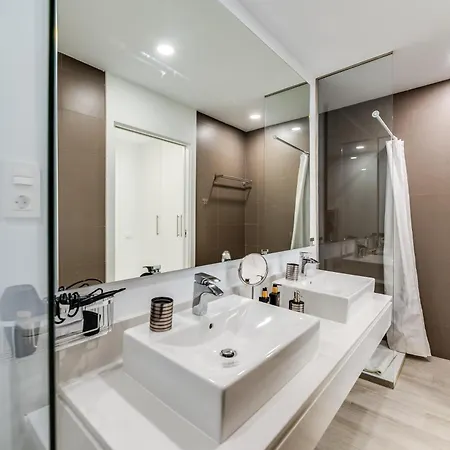 Apartment Newly Built 3 Bed Modern Townhome W Pool, Sea View Estepona