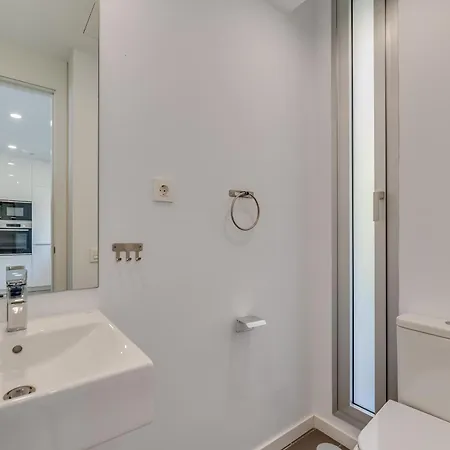 Apartment Newly Built 3 Bed Modern Townhome W Pool, Sea View