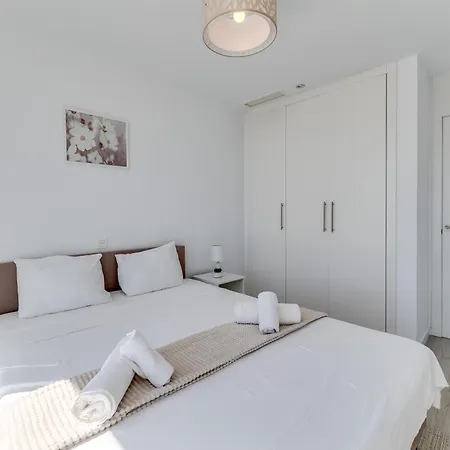 Apartment Newly Built 3 Bed Modern Townhome W Pool, Sea View